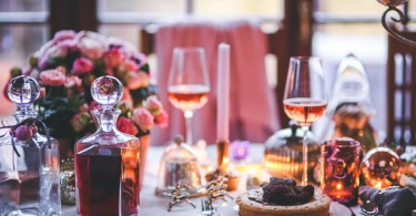 dinner meal table wine1 375x195 - 7 tips voor een betere communicatie in al je relaties
