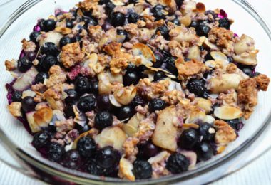 Blauwe bessen crumble ontbijt