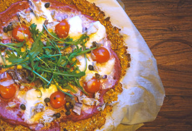 Zoete aardappel rode biet pizza